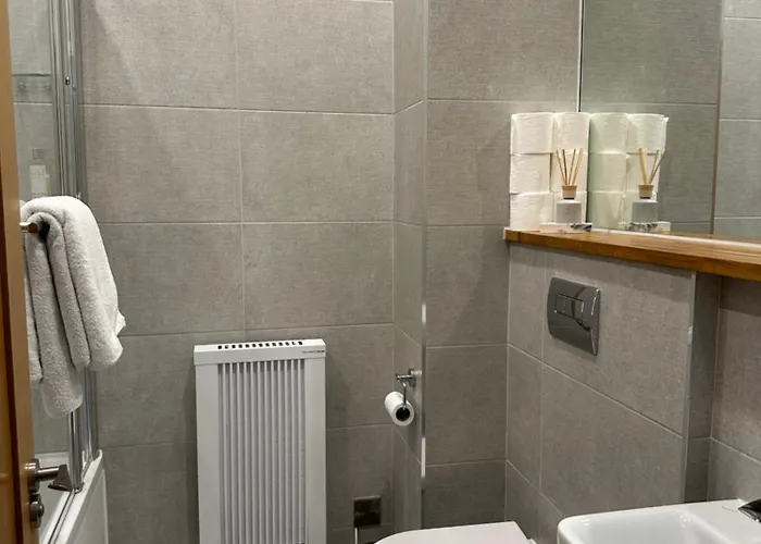 Modern 3 Bedroom Townhouse Close To Centre & Salthill 골웨이