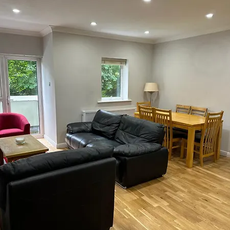 Modern 3 Bedroom Townhouse Close To Centre & Salthill גלוואיי