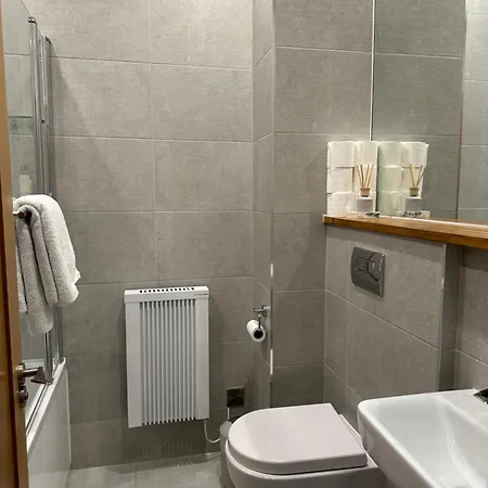 Modern 3 Bedroom Townhouse Close To Centre & Salthill גלוואיי