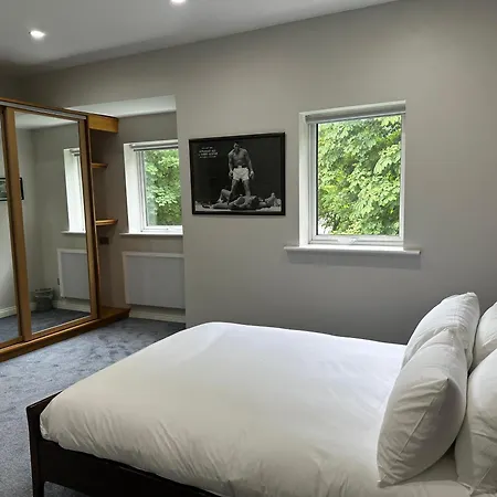 Modern 3 Bedroom Townhouse Close To Centre & Salthill *